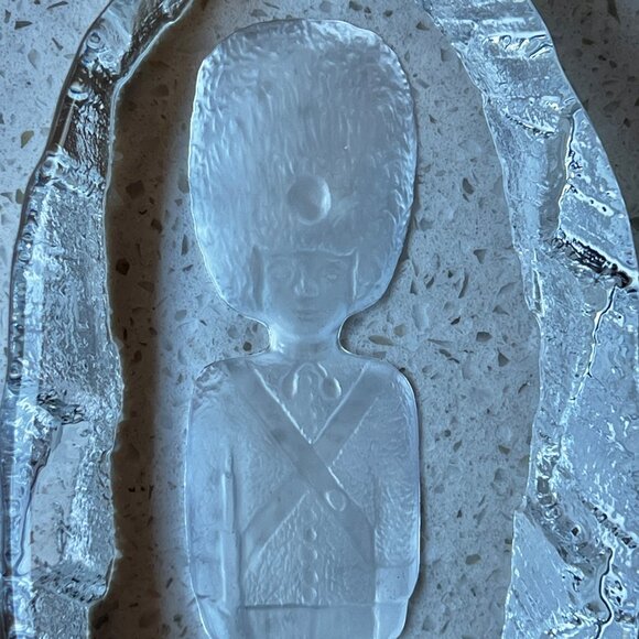 Nybro Sweden Crystal Glass Figurine Of British Guard Soldier Sculpture Decoratio - Picture 7 of 10